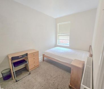 3 bedroom terraced house to rent - Photo 4