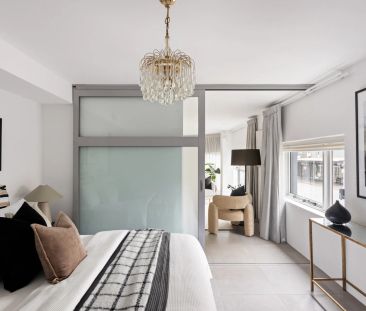 Light-Filled Designer Apartment in Prime Lifestyle Location - Photo 1