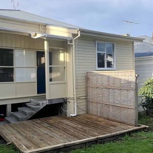 Newtown 4 Bedrooms - Photo 2