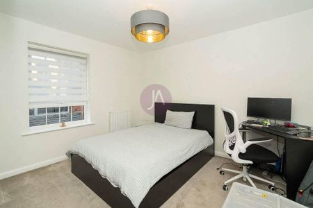 4 bedroom detached house to rent - Photo 4