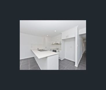 Stylish Family Living in a Well-Designed Thornlands Home - Photo 4