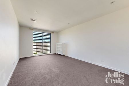 28 Ellsworth Crescent, Camberwell - Photo 5