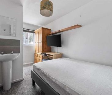 Bedroom House In Winton, BH9 - Photo 3