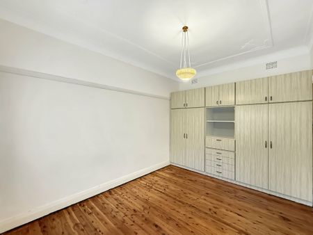 Spacious 2 Bedroom Home In Prime Location ! - Photo 3