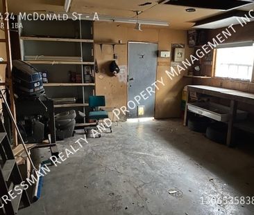 3 Bed - 1 Bath Home with a Garage! - Photo 3