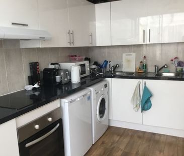 Room in a Shared House, Sedgmoor Place, SE5 - Photo 6