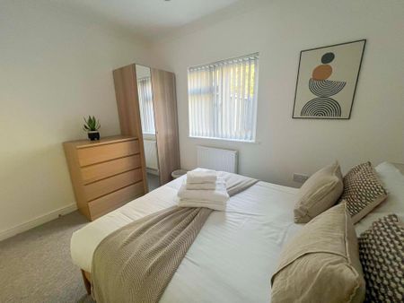 3 bedroom flat to rent - Photo 5