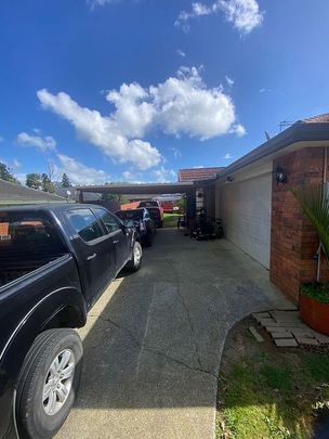 Charming 4BR Home in Pukekohe! - Photo 1