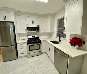 COZY INNER-CITY HOME (Utilities Included) | 633 20 Ave NE, Calgary - Photo 1