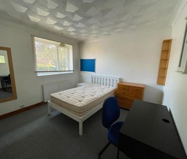 5 bedroom semi-detached house to rent - Photo 3