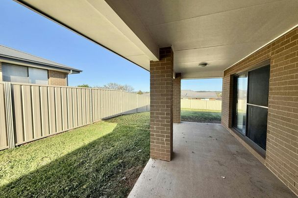 Spacious 4-Bedroom Family Home - Photo 1