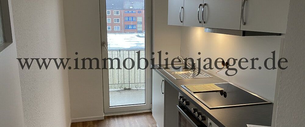 Barmbek - Neu modernisierte Etagenwohnung mit Balkon, neu EBK - Wannenbad - Parkett, 3.OG - Photo 1