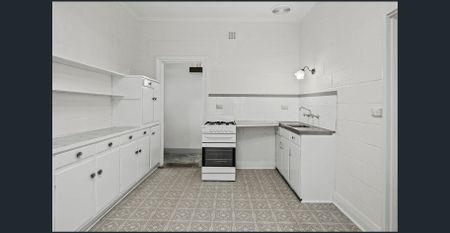 Retro Home with a 15 minute walk to the Beach! - Photo 5