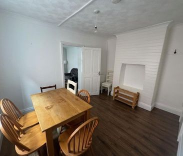 4 bedroom semi-detached house to rent - Photo 3