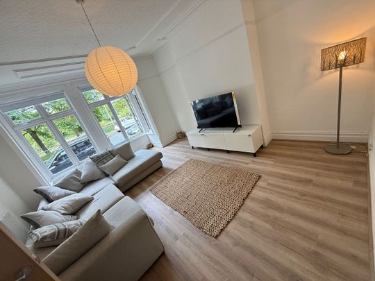 8 Bed Terraced House, Greenbank Road, L18 - Photo 1