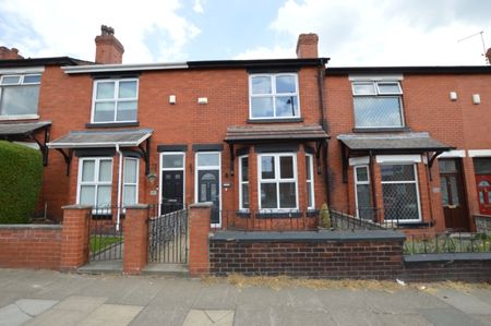 3 Bedroom Terraced House - Photo 3