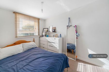 3 bedroom flat to rent - Photo 3