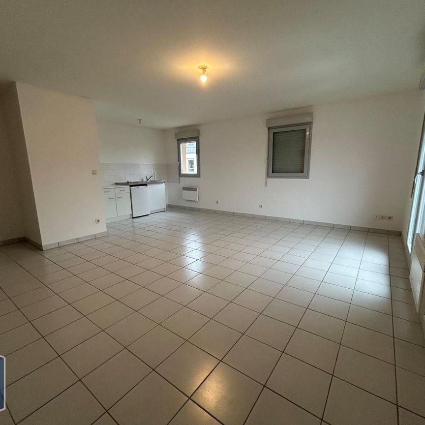 Location Appartement 2 pièces 52m² ST AMAND MONTROND 18200 - Photo 1
