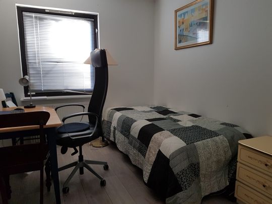 Två rum uthyres för sig eller tillsammans - Photo 1