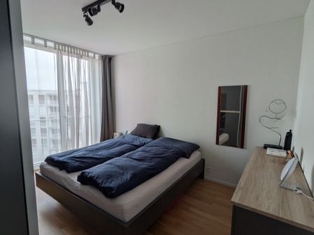 Moderne möblierte 3.5-Zimmer-Wohnung mit Balkon und Bergsicht - Photo 5