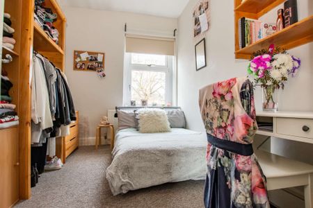 Large extension to kitchen/lounge with landscaped rear garden - Photo 5