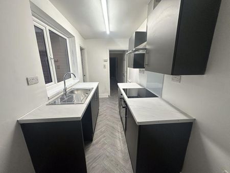 2 bedroom terraced house to rent - Photo 4