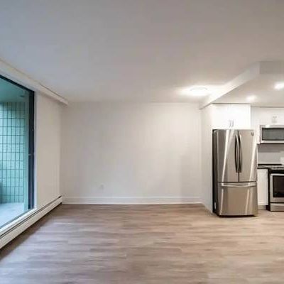 Bachelor/Studio Apartment - Photo 1