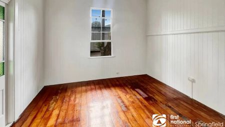 “Conveniently Located Queenslander” - Photo 5