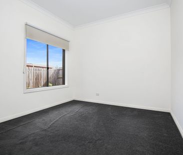 Spacious 2-Bedroom Unit with Courtyard and Modern Amenities - Photo 6
