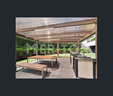 STUNNING 2 BEDROOM APARTMENT IN LEXINGTON - Block F - Photo 2