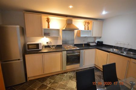 2 bedroom flat to rent - Photo 4