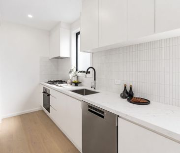 Modern Two-Bedroom Living in a Sought-After Murrumbeena Location - Photo 6