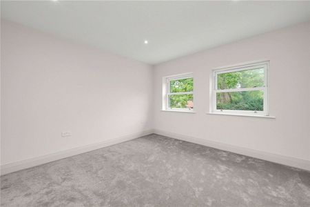 Beautifully finished new-build home just 0.5 miles from Walton-On-Thames Station. This five bedroom family residence combines contemporary design and cutting-edge technology. - Photo 4