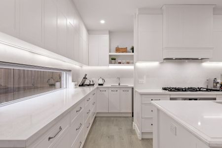 ELEGANT FAMILY HOME - Photo 2