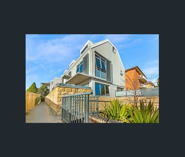 The perfect combination of location and luxury all in one with this... - Photo 4