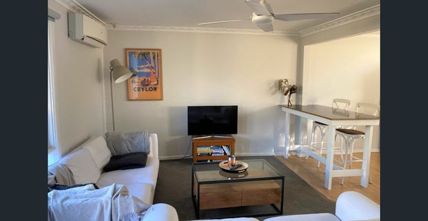 Cosy Unit in Perfect Location! - Photo 1