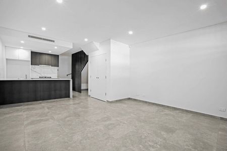 Modern 2-Bedroom Apartment in St Peters - Photo 2