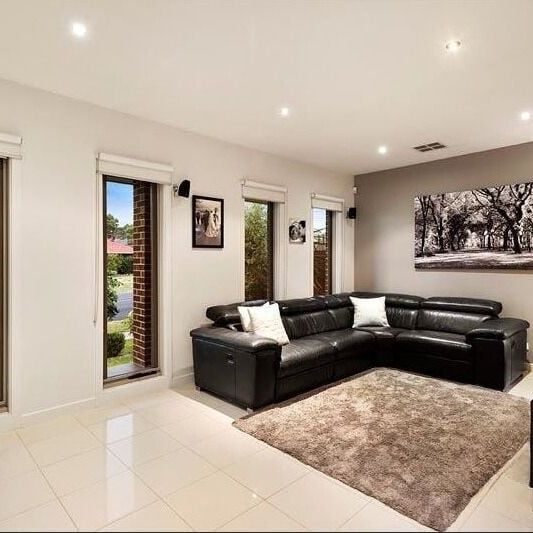 Spacious and Modern 3-Bedroom Home in Bundoora - Photo 1