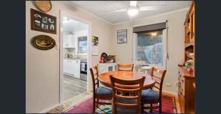 Charming Family Home - Photo 4