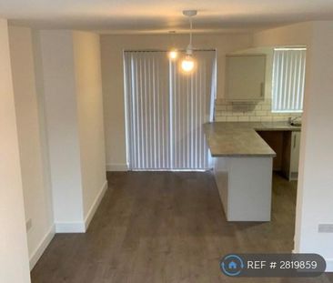 3 bedroom semi-detached house to rent - Photo 3