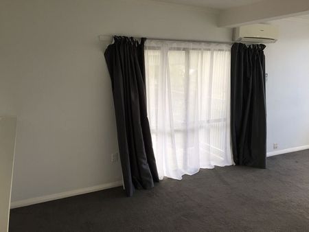 Sunny, Warm, 1 B/R S/C Flat in KEW -great views!! - Photo 2