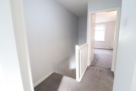 2 bedroom end of terrace house to rent - Photo 5
