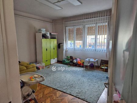 Pércsikert, Hajdú-Bihar, 4034, Debrecen - Fotó 2