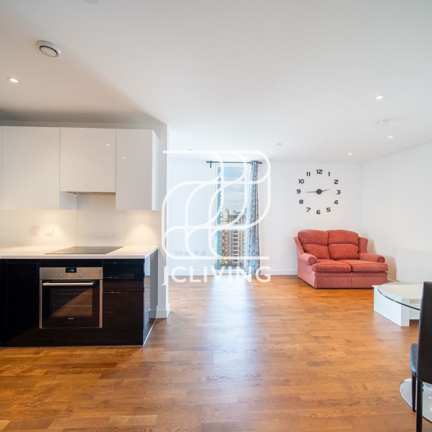 Discovery Tower, Tery Sprikns place, E16 - Photo 1