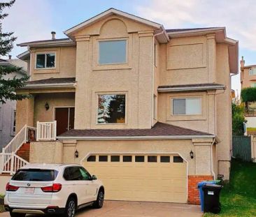 4 Bedrooms Upstairs + Developed BSMT, 2700 sf Family Resident in Signal Hill SW | Calgary - Photo 1