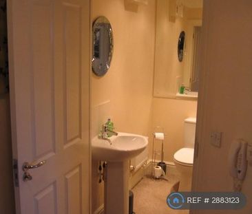 4 bedroom terraced house to rent - Photo 6