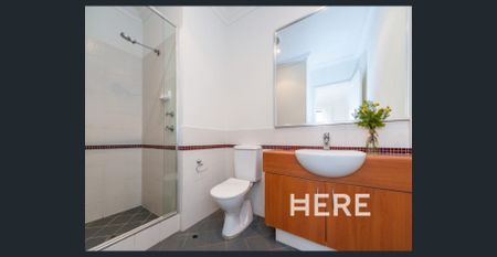 Sophistication, Style & Space - Photo 2