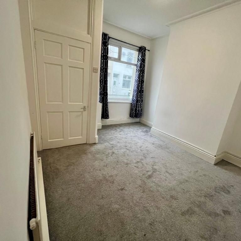 2 bedroom end of terrace house to rent - Photo 1