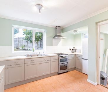 2 bedroom semi-detached house to rent - Photo 6