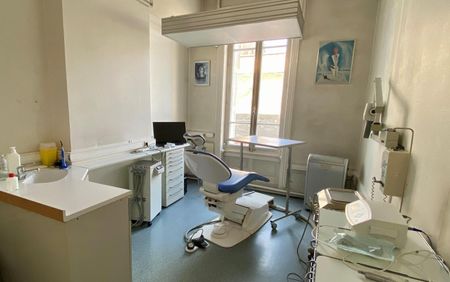 Location Appartement 7 pièces 121m² ST CHAMOND 42400 - Photo 4